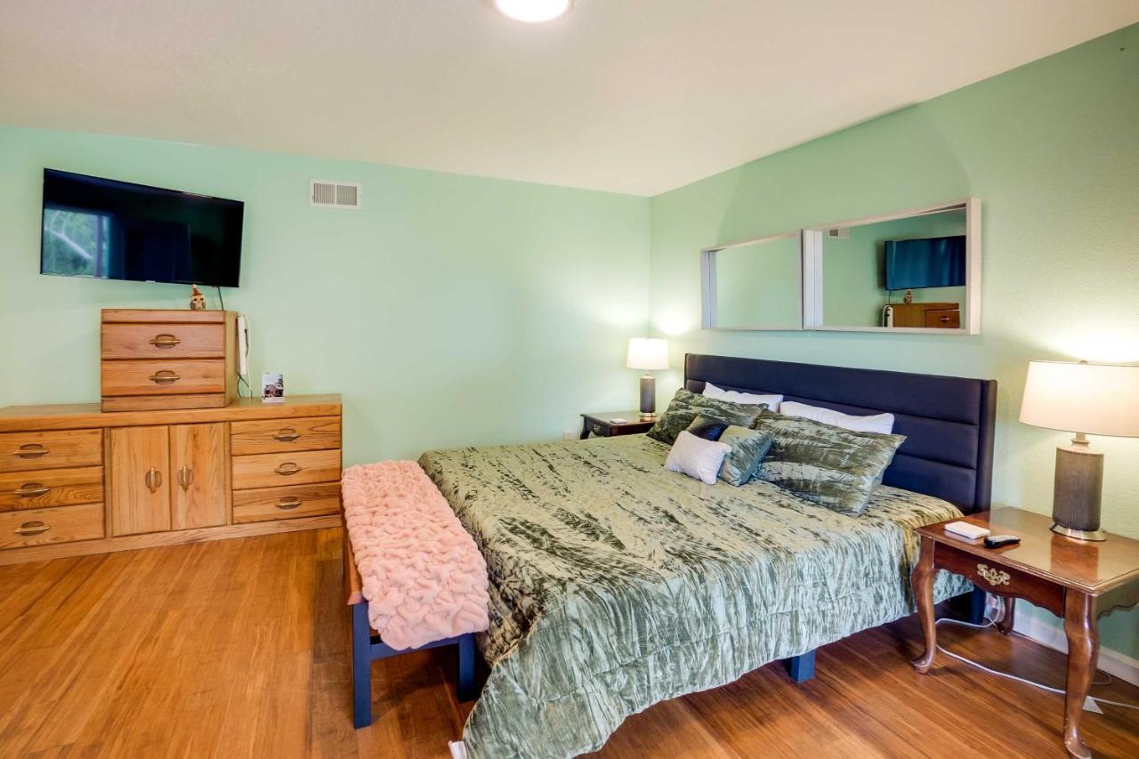 Soothing Studio With Lush Views 2 Mi To Beach! Smith River Экстерьер фото